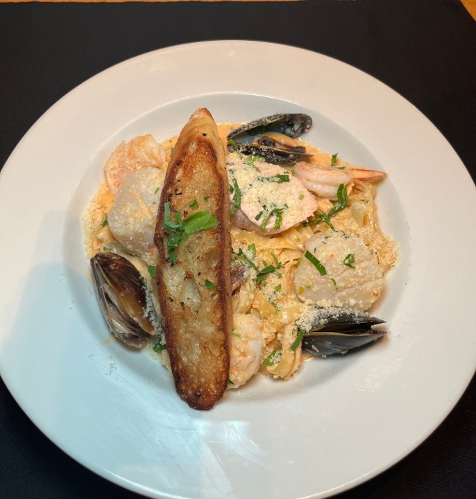 SEAFOOD PASTA