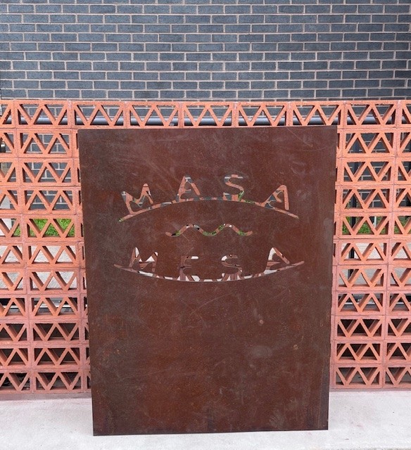 Masa Mesa 100 District BLVD Building C1