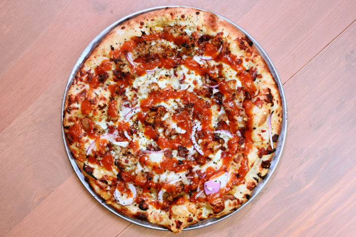 12" APPLE BOURBON PULLED PORK PIZZA