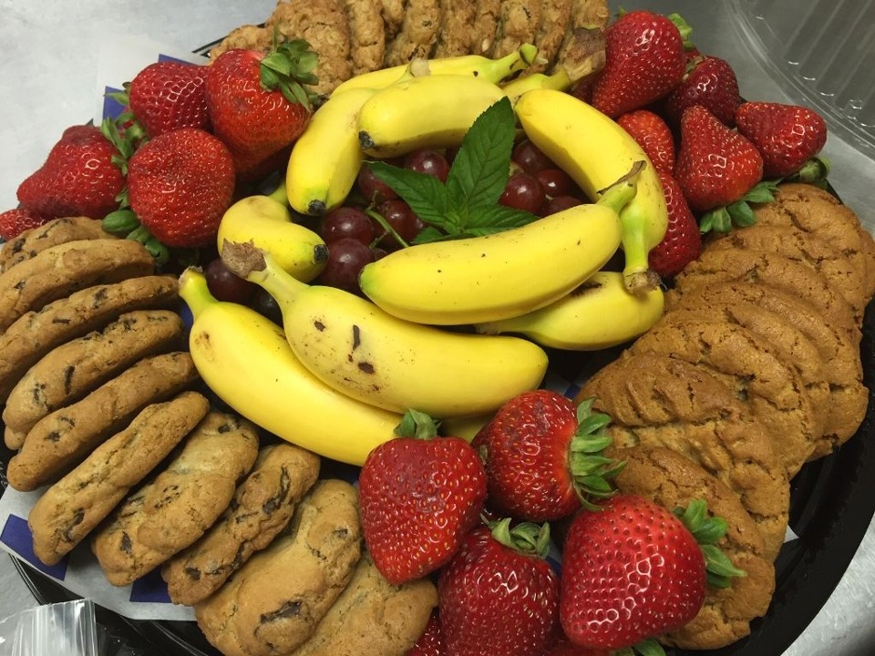 Fruit and Cookie Platter for 10