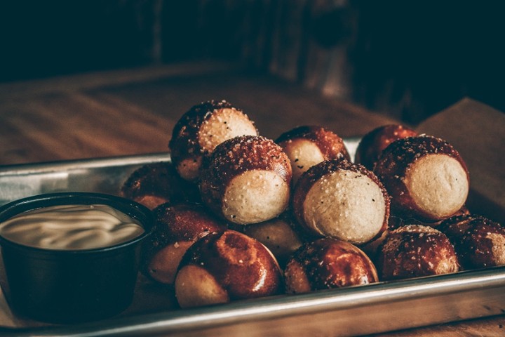 6 Pretzel Bites  W/ Queso