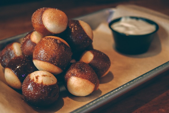 12 Pretzel Bites W/ Queso