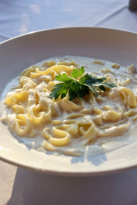 L - Fettuccine Alfredo