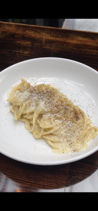 L - Bucatini Cacio E Pepe