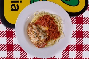 CHICKEN PARMESAN & SPAGHETTI