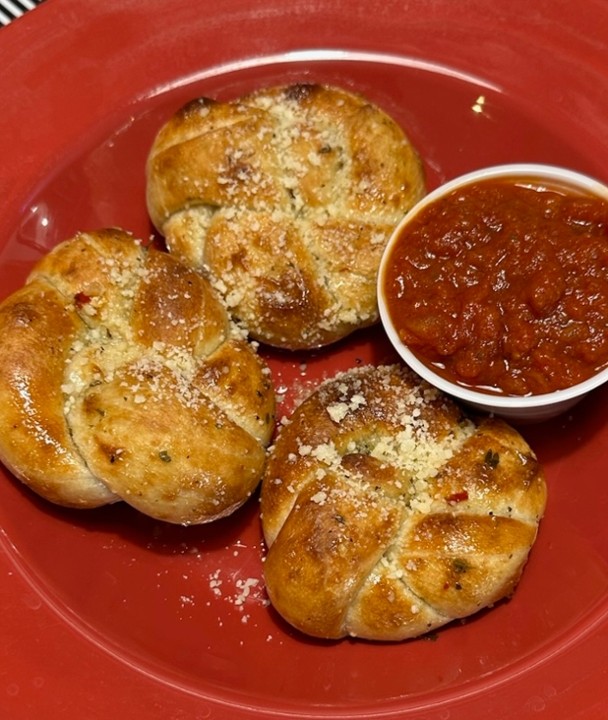 GARLIC KNOTS