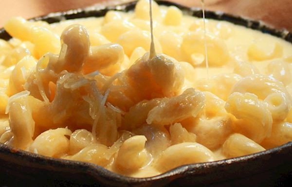 Crave's Mac & Cheese Tray