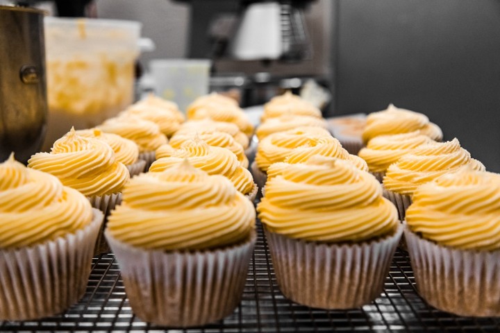 Lemon Curd Cupcake