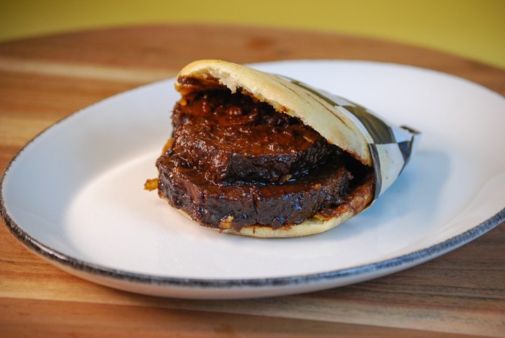 AREPA ASADO NEGRO