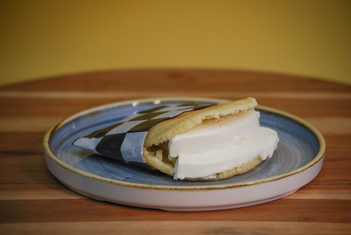 AREPA QUESO DE MANO