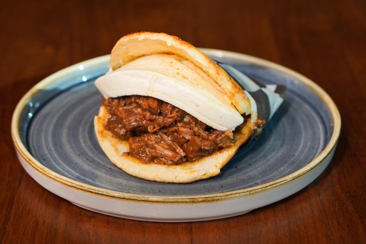 AREPA LA CARAQUEÑA