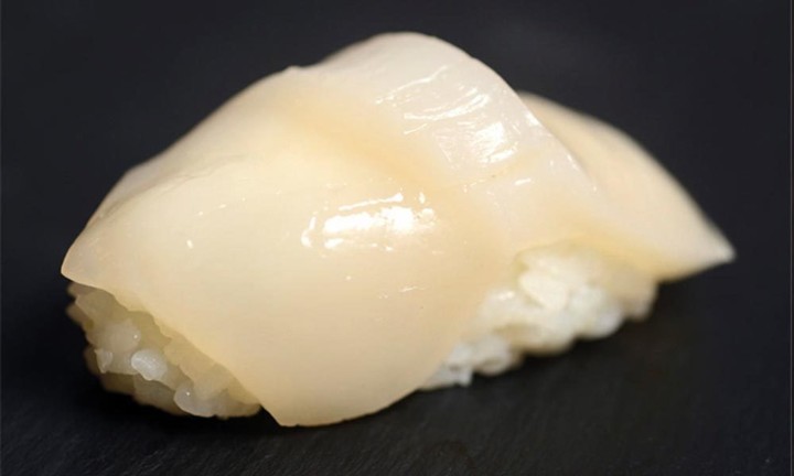 Scallop nigiri