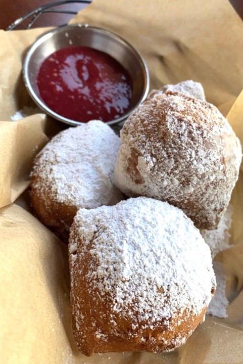 FRENCH QUARTER BEIGNETS