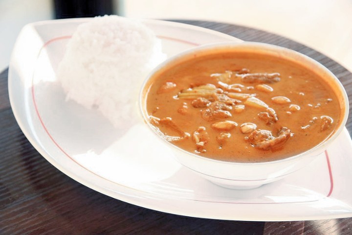 37) Massamun Curry (GF) (V) (N) *