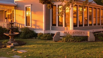 Alexander's Craft Cocktails & Kitchen | Salado 602 Center Circle