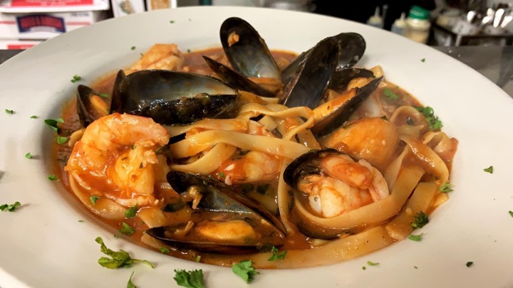 Pasta Pescatore (Seafood pasta)