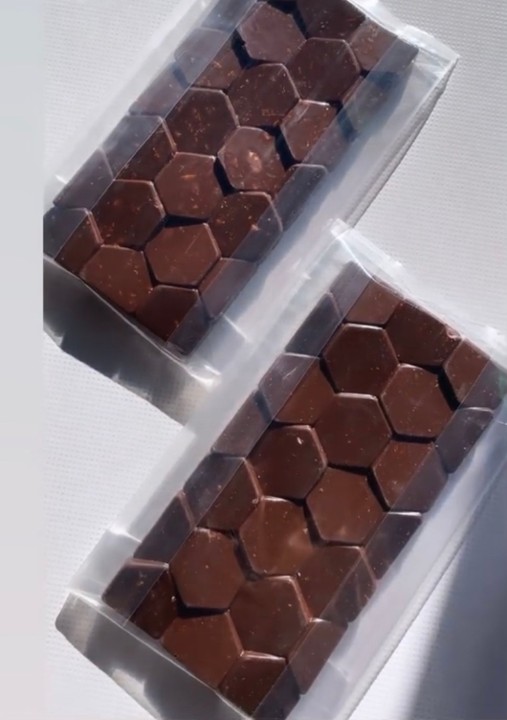 Handcrafted Chocolate Bar w/almonds & ginger