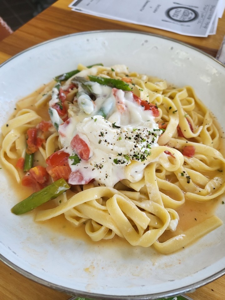Fettuccini w/Asparagus & Ricotta