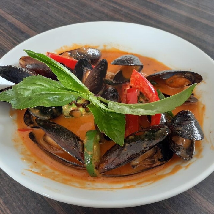 Mussels in Red Curry "Pad Hoi"
