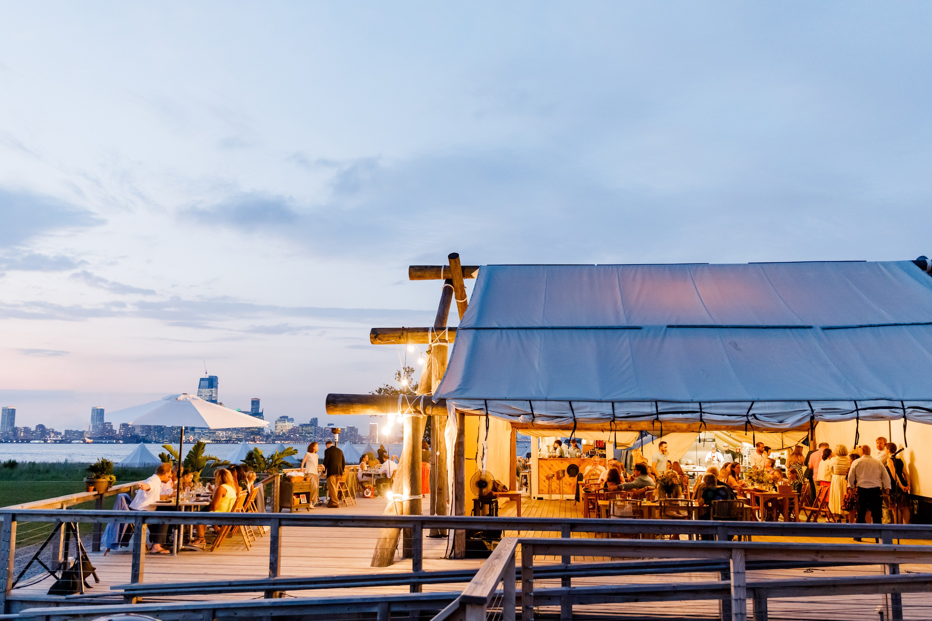 Three Peaks Lodge  Governors Island Hotel