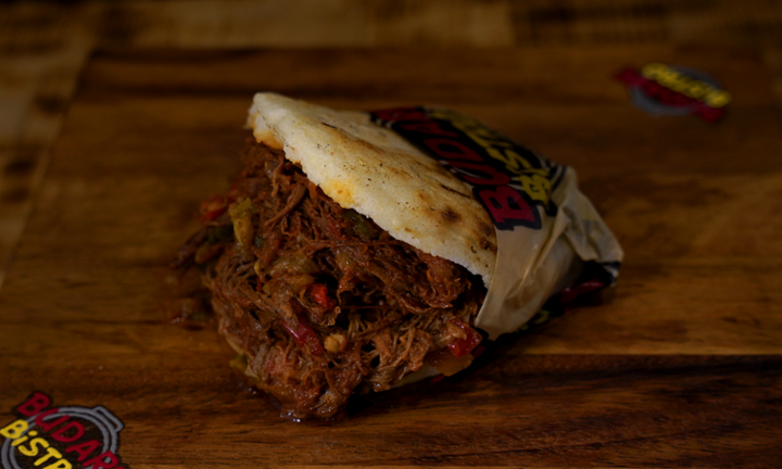 Arepa de Carne Mechada