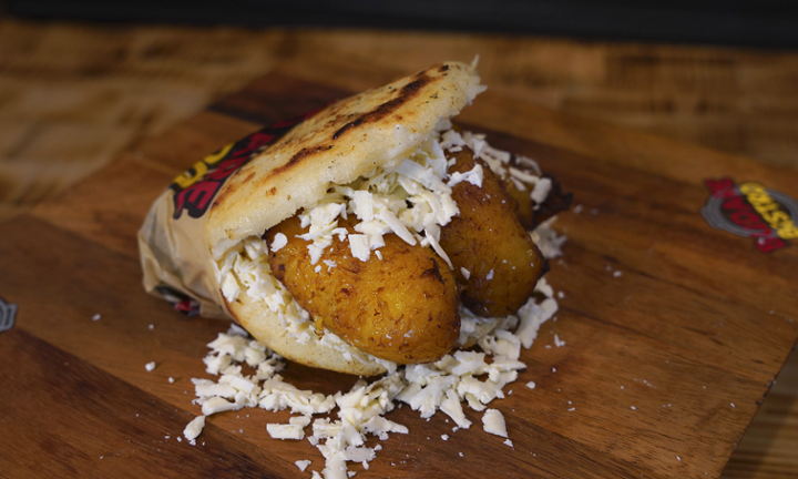 Arepa Platanos y Queso