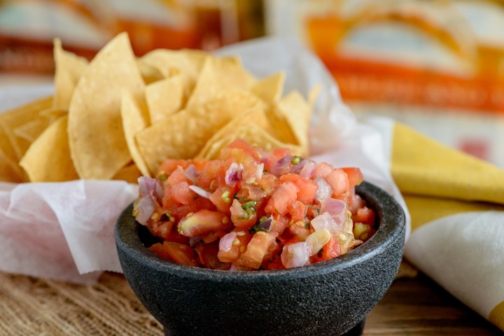 Pico de Gallo & Chips