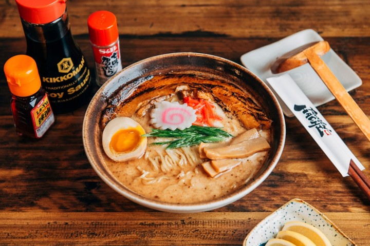 BLACK GARLIC TONKOTSU 豚骨