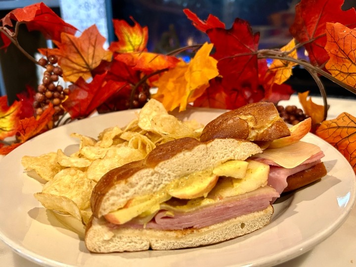 Oktoberfest Ham Sandwich 🥨