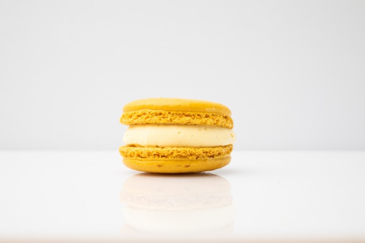 Macaron Lilikoi