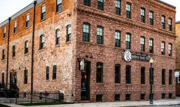 R Wine Bar & Kitchen 322 E. 8th Street