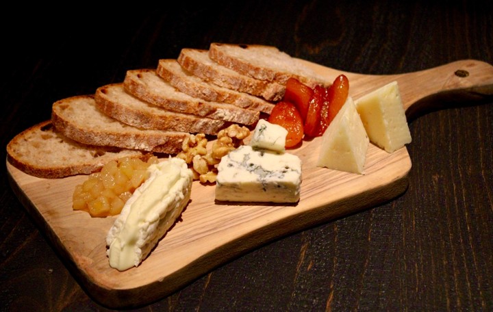 3 Cheeses Board