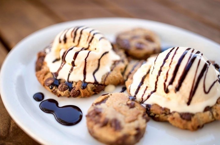 Jumbo Chocolate Chip Cookie