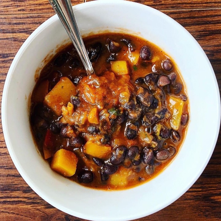 Sweet Potato Black Bean Chili  Ⓥ