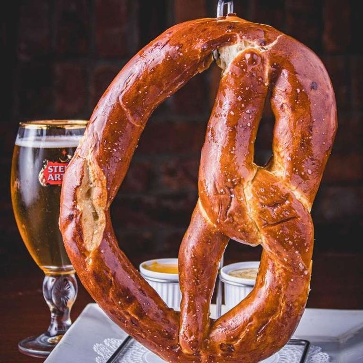 Jumbo Soft Pretzel (V)