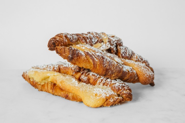 ALMOND CROISSANT #