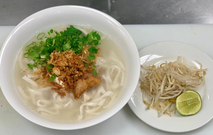 Chicken noodle Soup (khao piek)