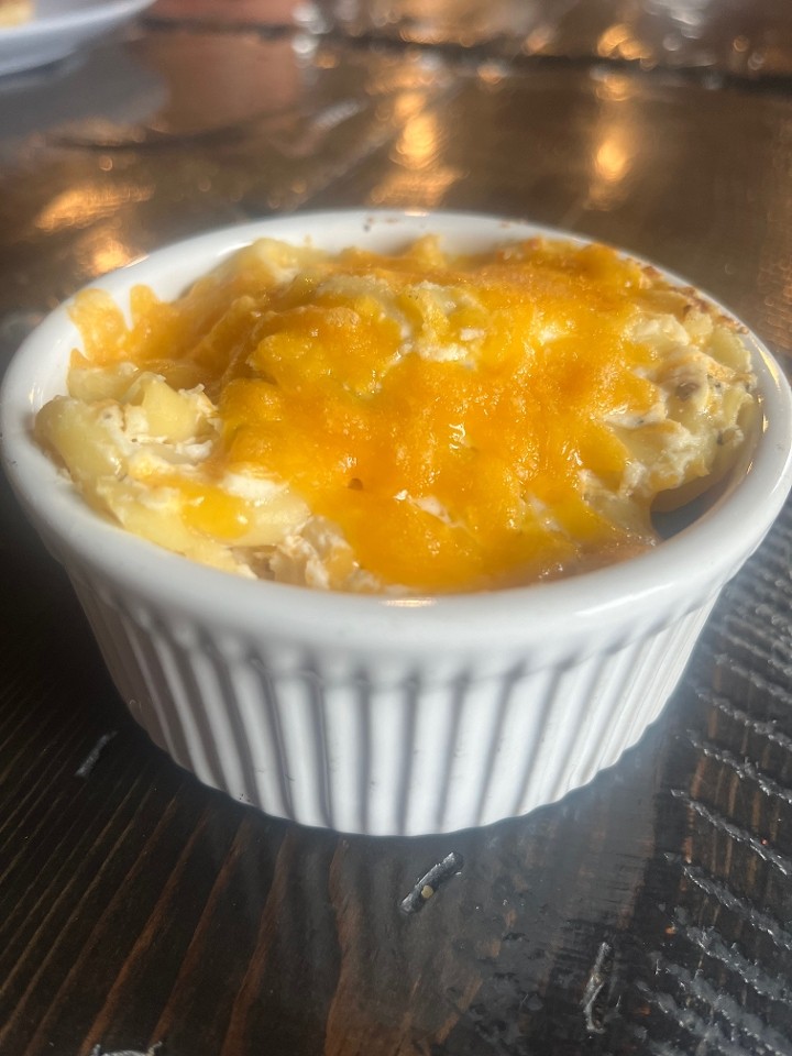 CHEDDAR MAC AND CHEESE