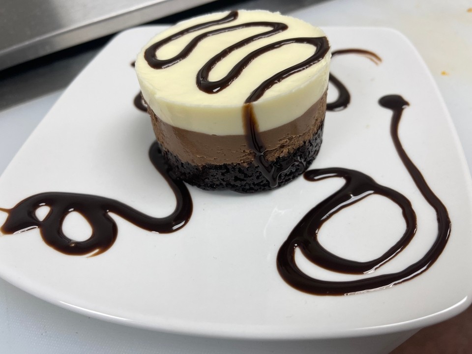 Chocolate Mousse Cake 🧁