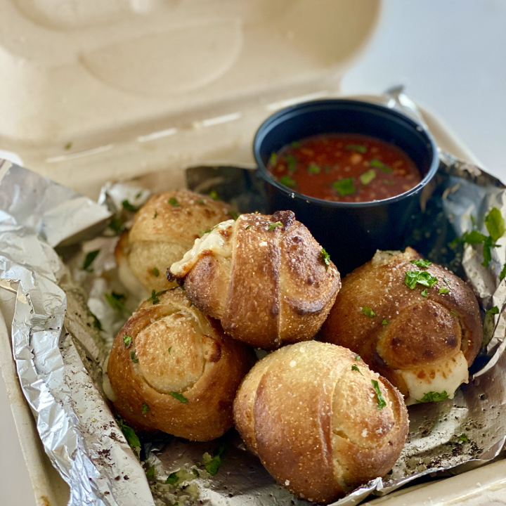 Garlic Cheese Knots