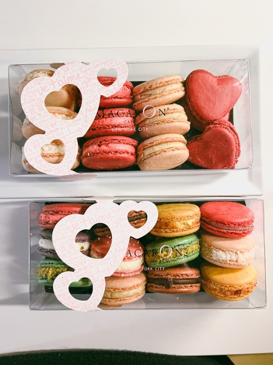 Box of 12 Macarons