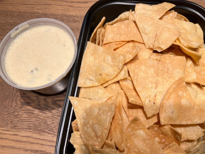 Chips 1/2 Pan + Queso (1 Quart)