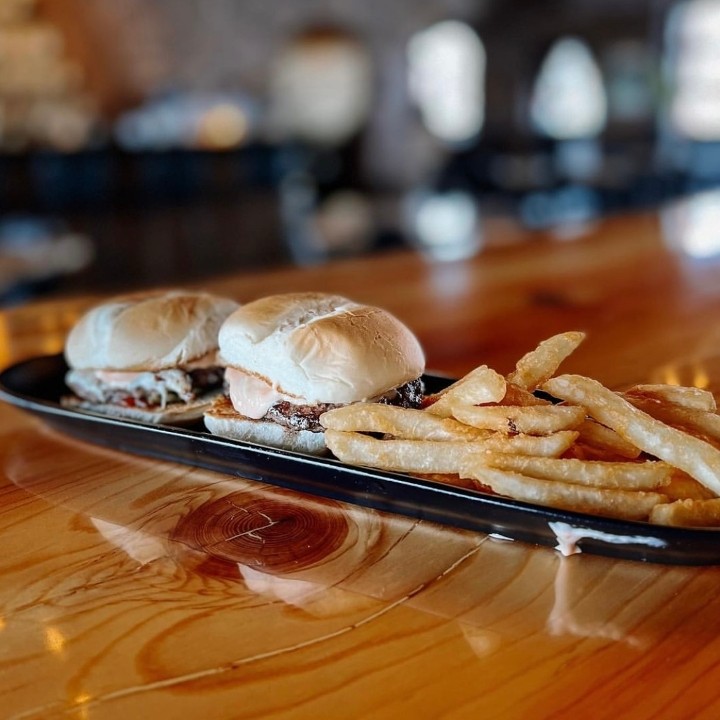 KIDS Cheeseburger Sliders & Frites