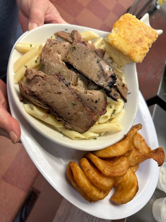 SMOKED BRISKET MAC N CHEESE