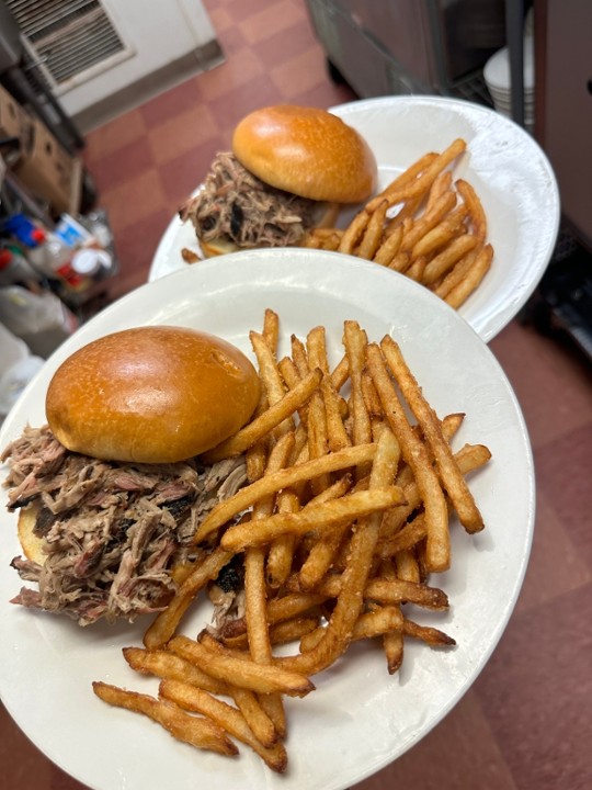 Smoked pulled pork sandwich