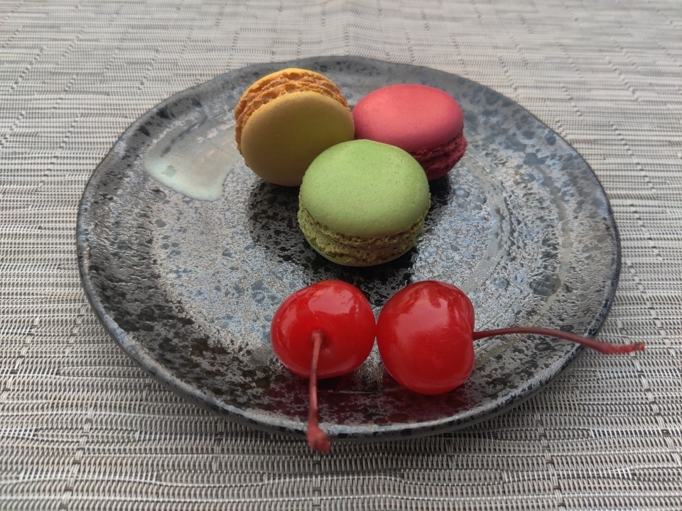 Assorted Macarons (3)