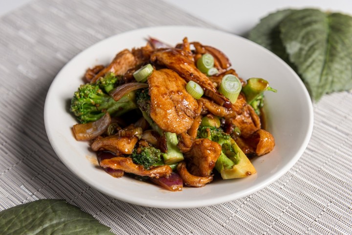 Spicy Garlic Chicken w/ Broccoli Dinner