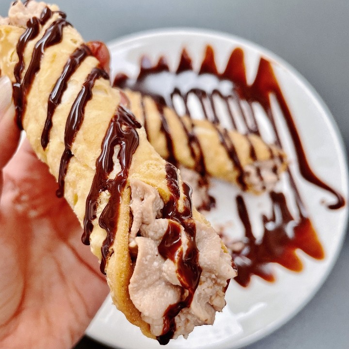 Traditional Cannoli