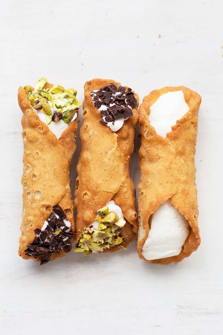 3 Cannolis ( chocolate chips )
