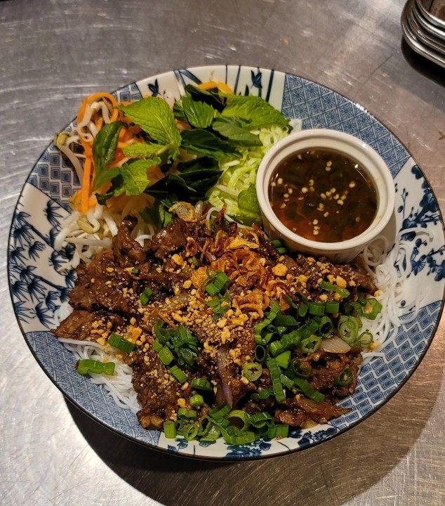 Bun Bo Xao Xa (Lemongrass flank steak)